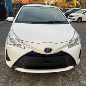 2019 Toyota Yaris Hybrid in excellent condition, driven 48,393 km with automatic transmission, white exterior, black interior, single-owner vehicle