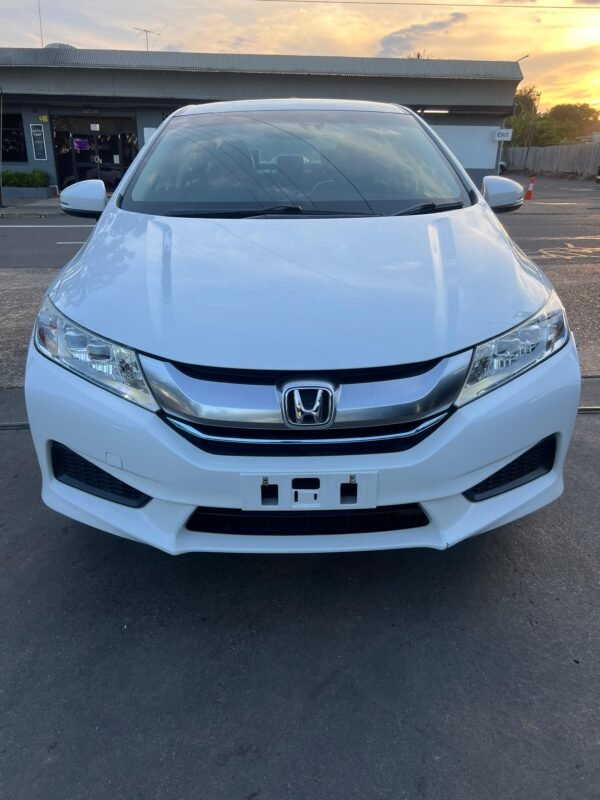 2015 Honda Grace Hybrid – A stylish, fuel-efficient sedan with premium features. Available now at Umer Motors Villawood